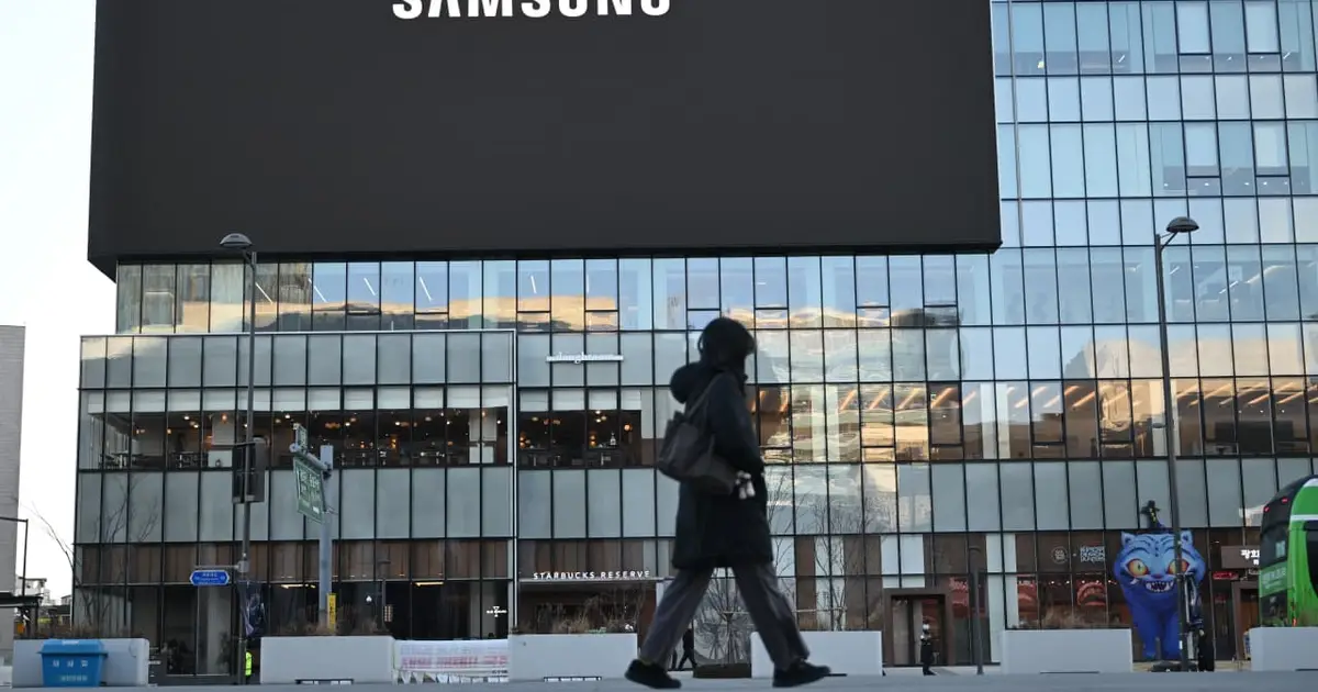 Samsung, one of the world’s hottest stocks, is hit by insider-trading probe