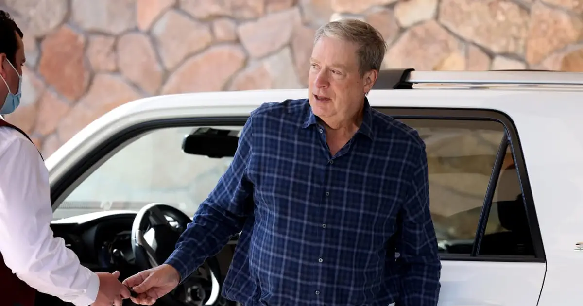 Stanley Druckenmiller ditched these chip plays before the selloff. Here’s how he’s playing the tech sector now.