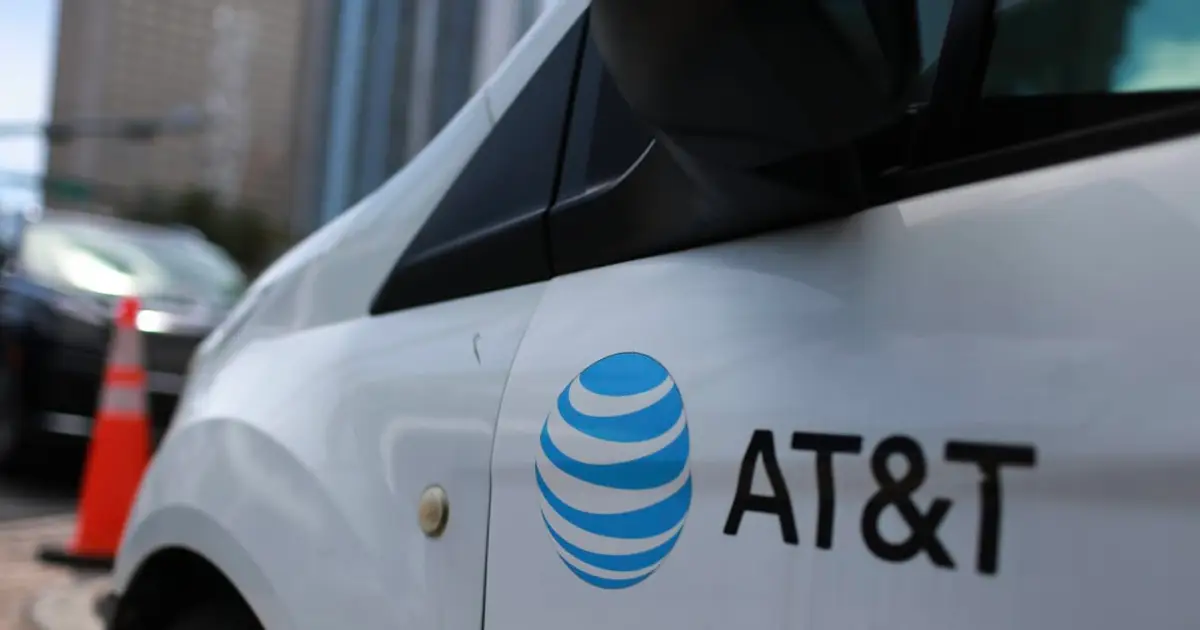 The SpaceX threat could loom over AT&T’s stock for a prolonged stretch, analyst cautions