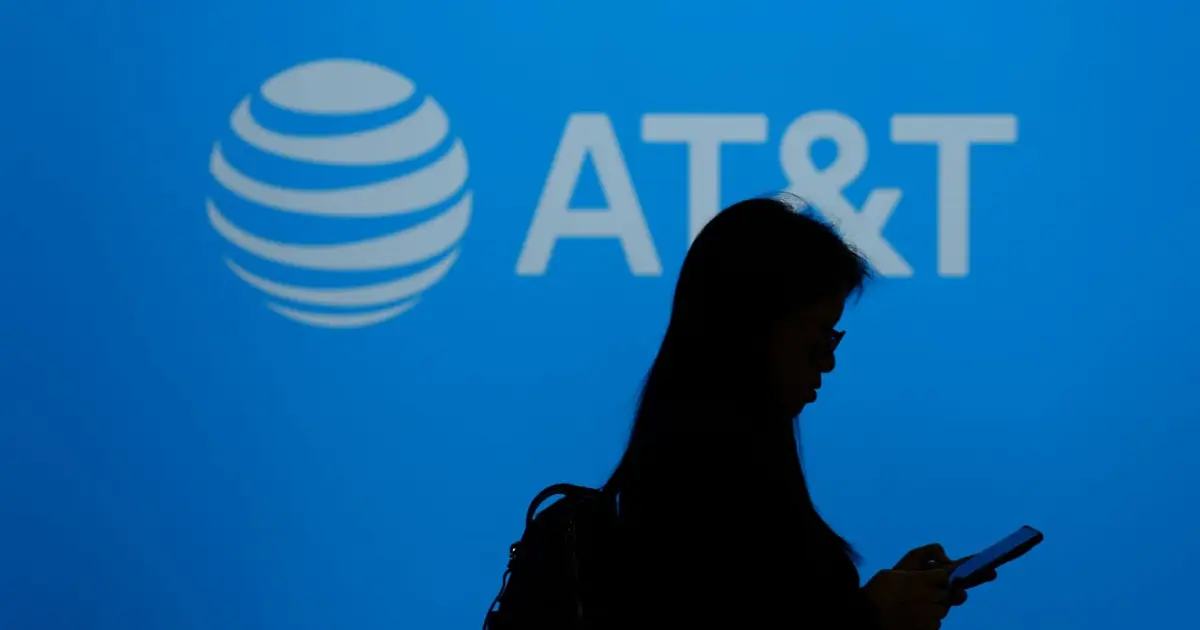 AT&T won’t need to worry about SpaceX for ‘years,’ analyst says