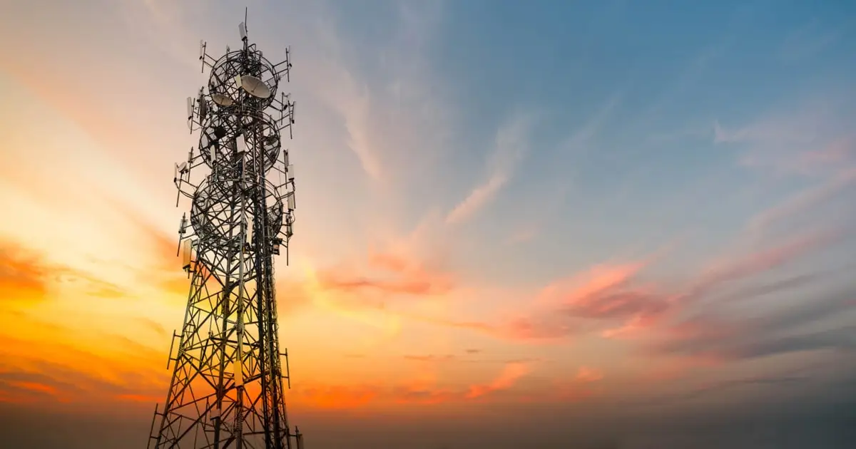The mobile ambitions of SpaceX see telecom stocks get hit again. What the latest developments mean.