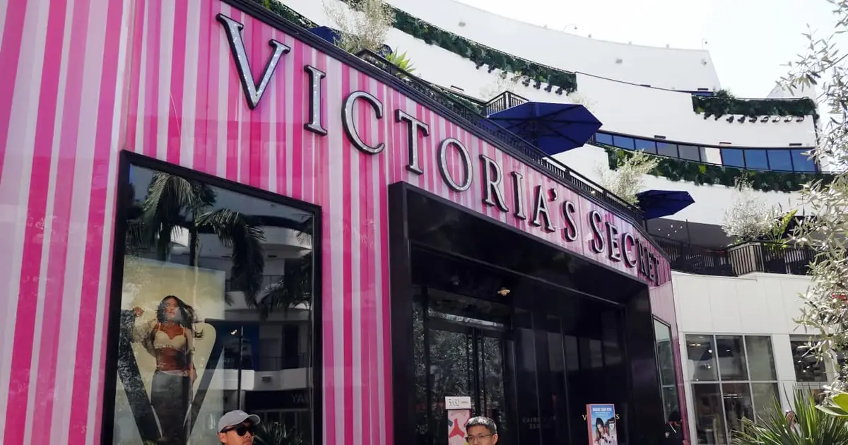 Victoria’s Secret sees strong ‘bras and Pink’ sales, but not enough to satisfy investors