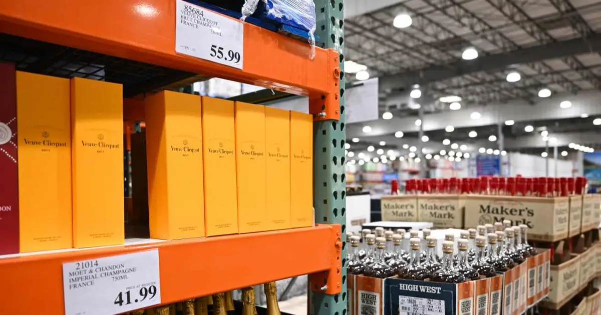 Wholesale prices flatten out in July and inflation eases. A Fed rate hike is in doubt.