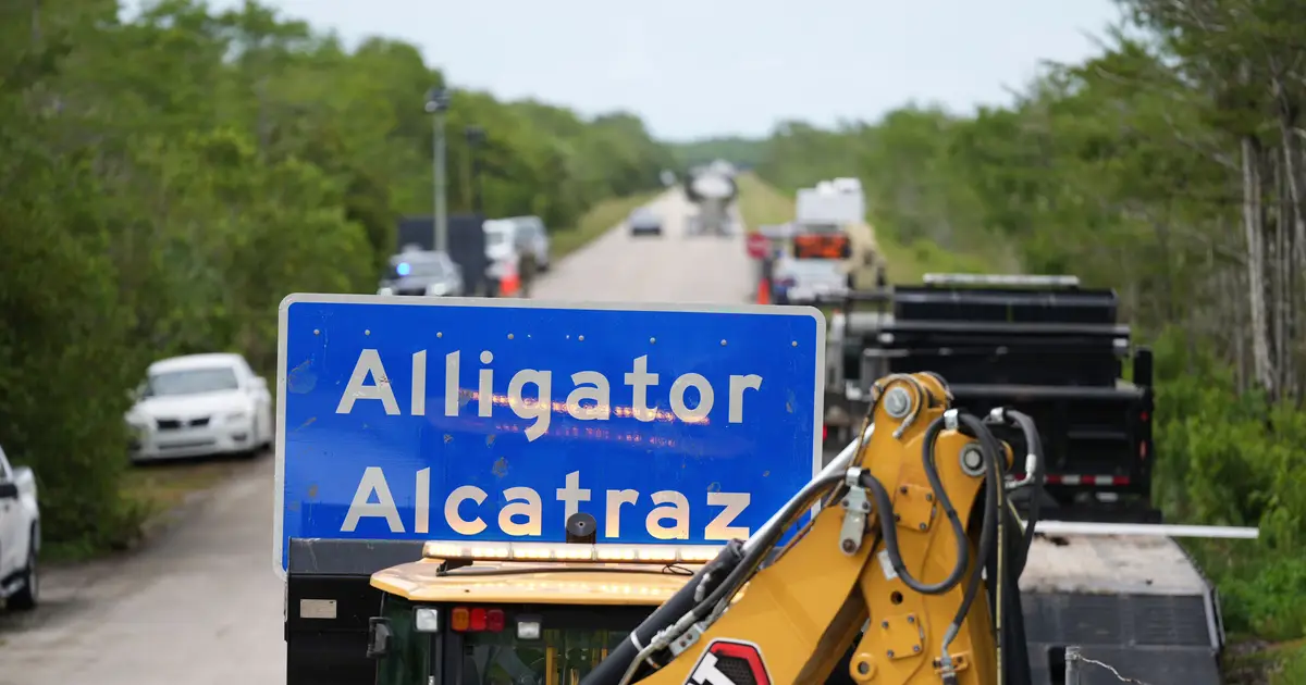Detainees at Florida  Alligator Alcatraz  say they were punished for seeking legal help