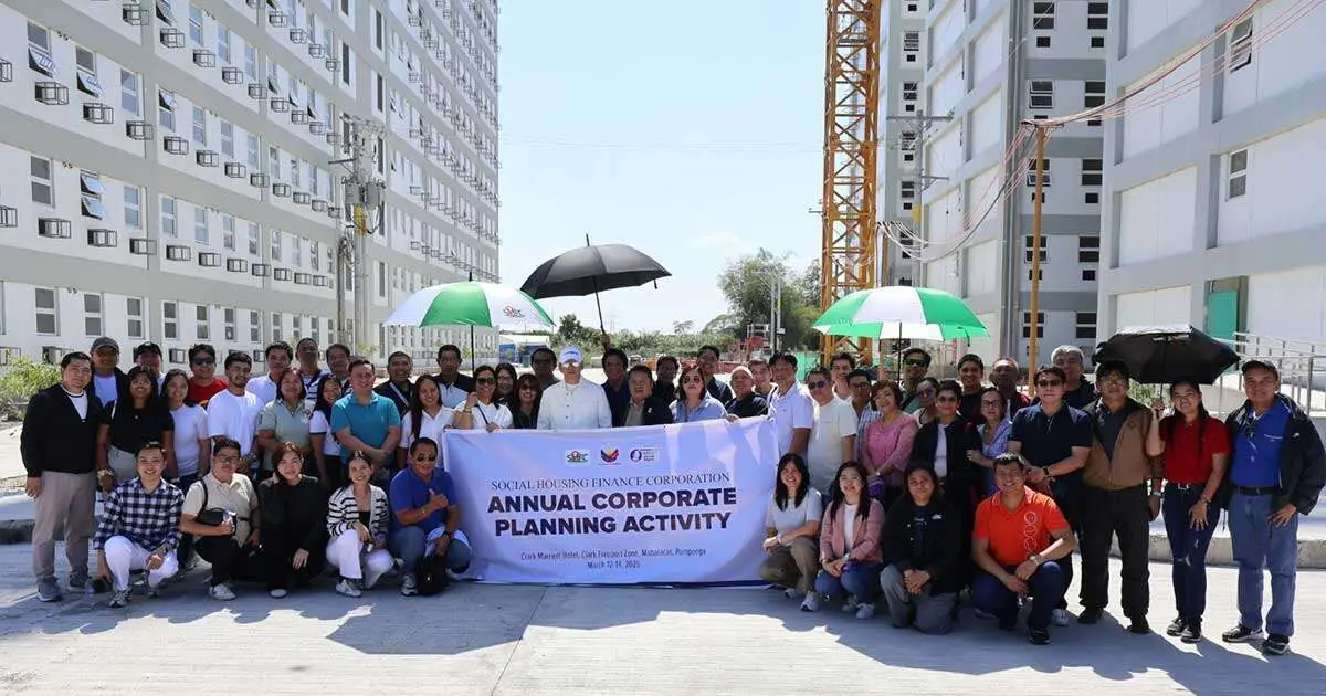 Building Lives , Not Just Houses | Journal Online