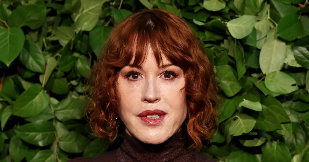 Actress Molly Ringwald : If You Support Trump  Fascist  Policies Youll Be Found Guilty of Treason When Leftists Take Over