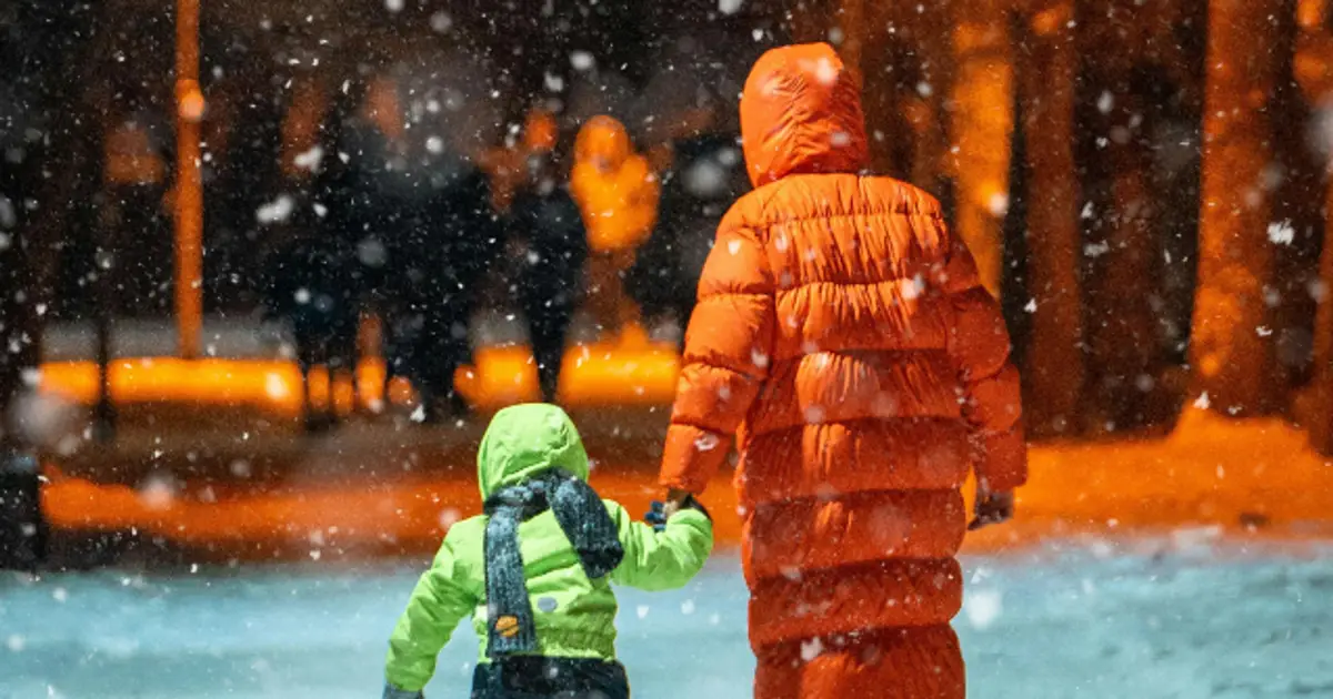 Meteorologists : Dangerous Arctic Blast to Hit Eastern Half of the U . S .