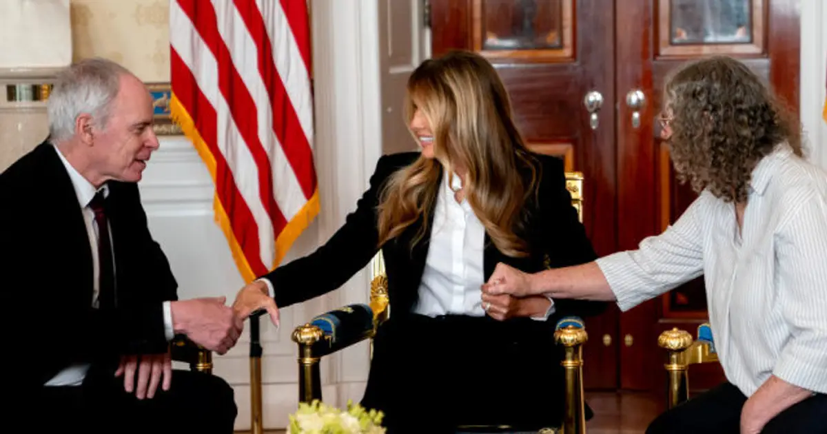 Melania Trump Meets Freed Hamas Hostages Keith , Aviva Siegel