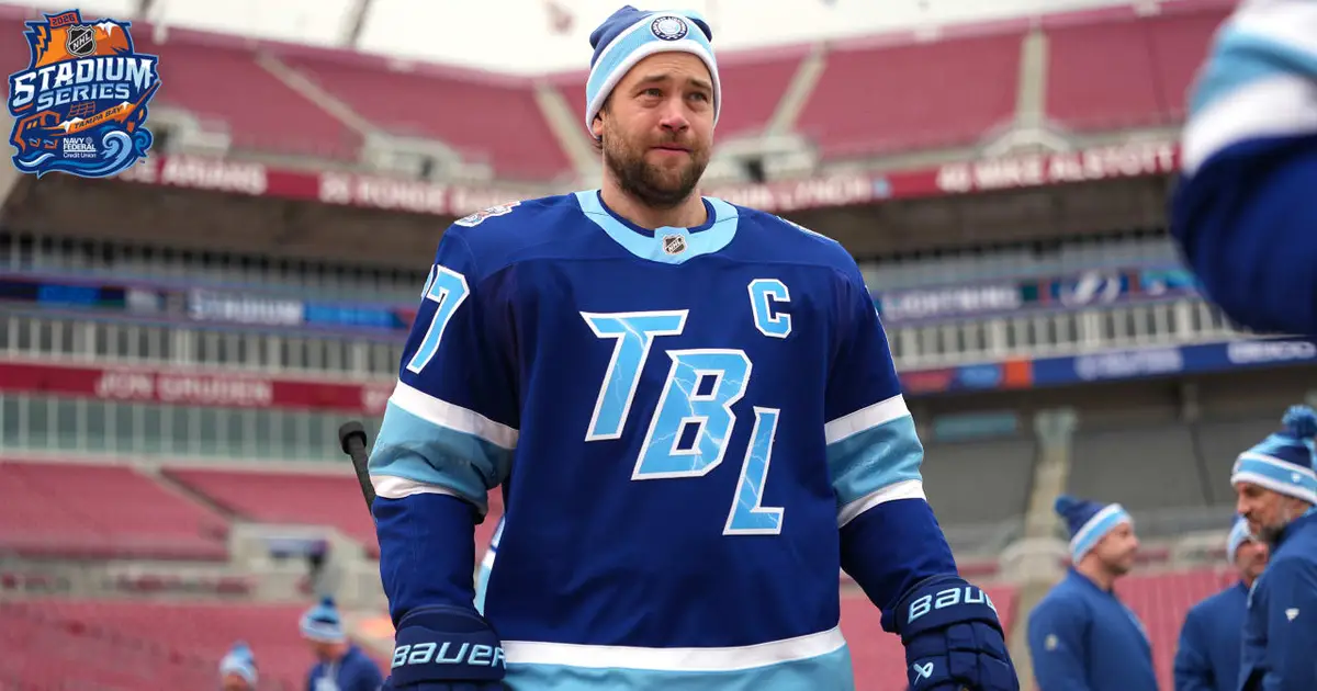Hedman expected to return from elbow injury for Lightning at Stadium Series