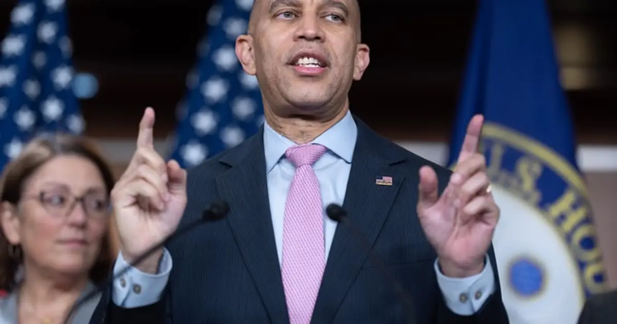 Jeffries Calls Citizenship Proof  Voter Suppression  as Majority of Americans Back Voter ID