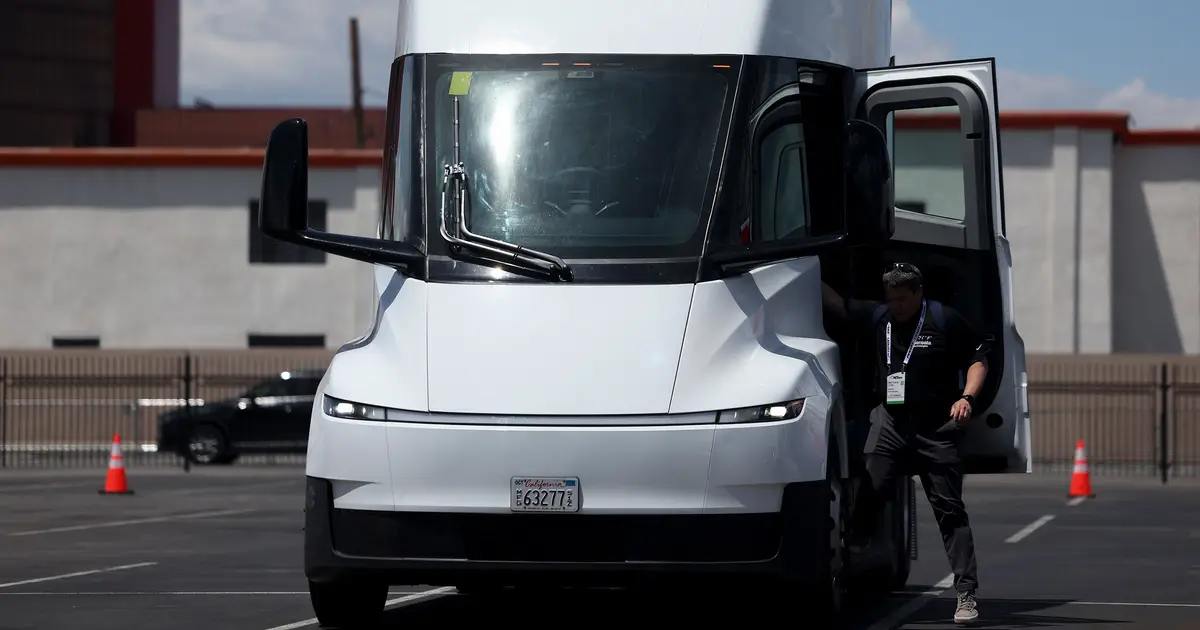 Nearly a Decade Later, the Electric Tesla Semi Is Here
