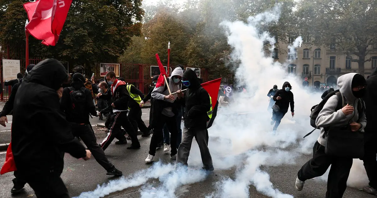French Government Calls Emergency Meetings With Platforms Over Protests