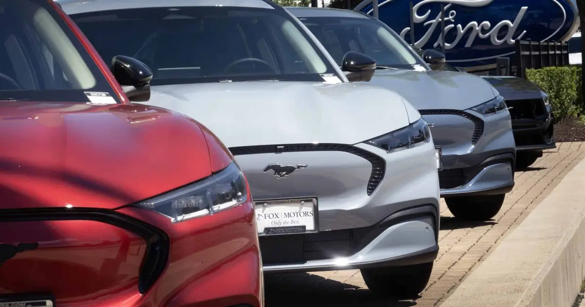 Ford vs GM: One Auto Giant Looks Much Stronger for 2026