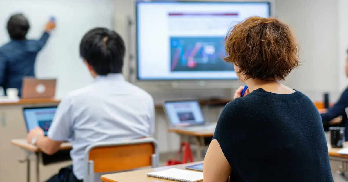 What are the requirements for private student loans?