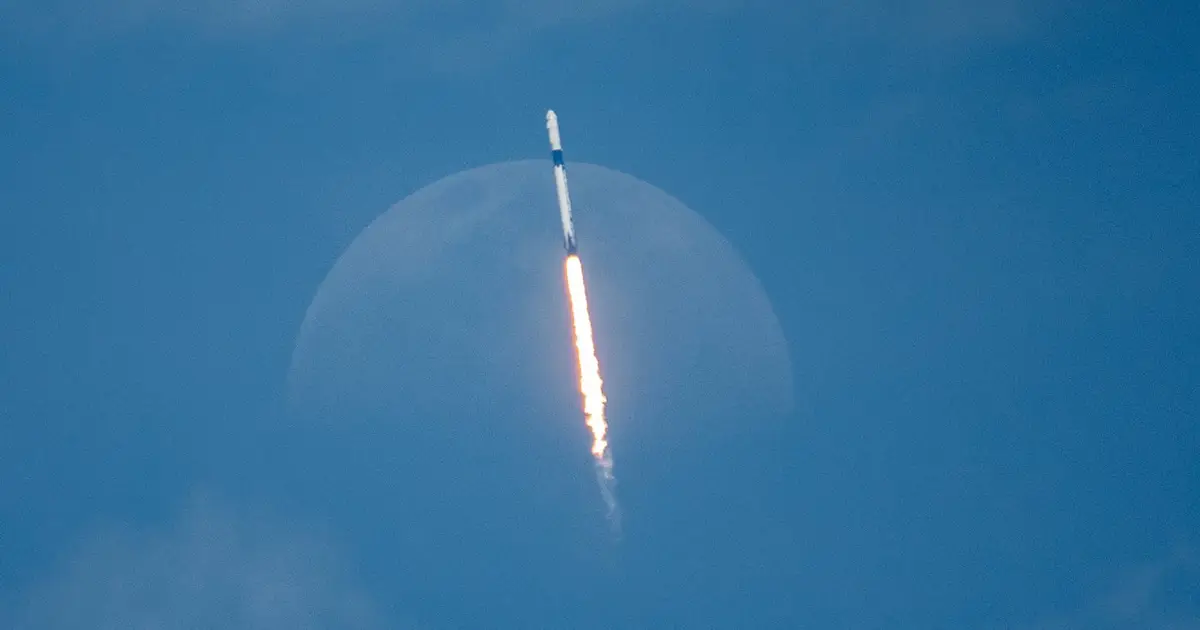 Should Investors Sell Tesla Stock to Buy SpaceX?