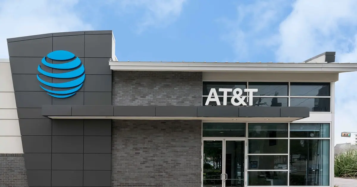 AT&T: Should Investors Buy Into the Turnaround?