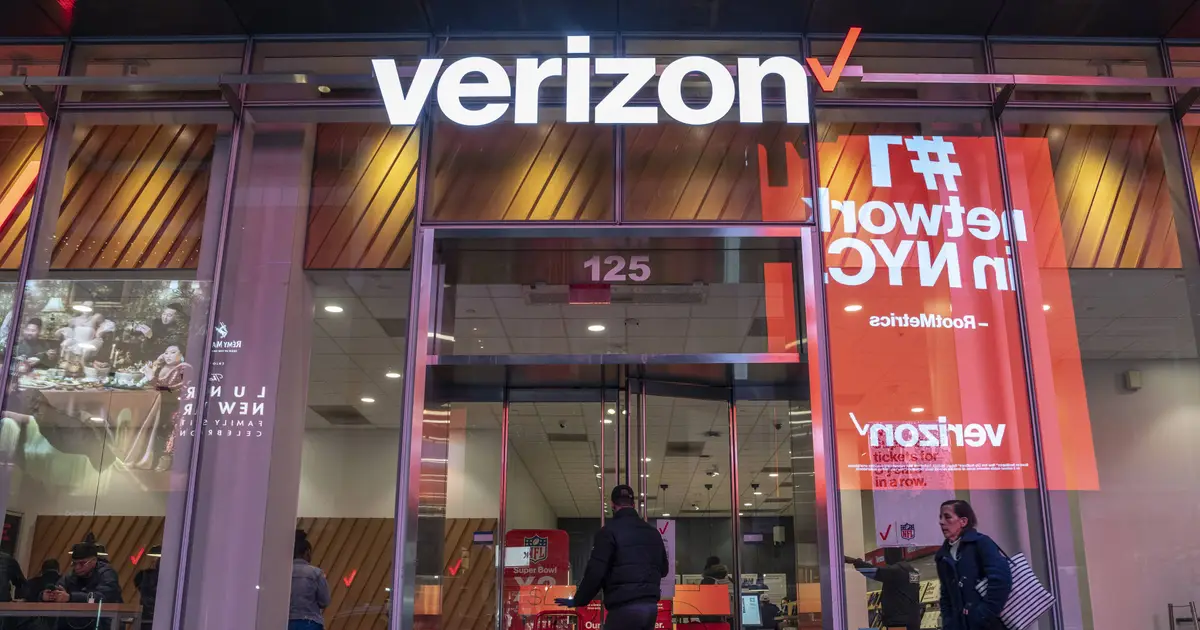 Verizon makes cost-cutting move as customers continue to leave