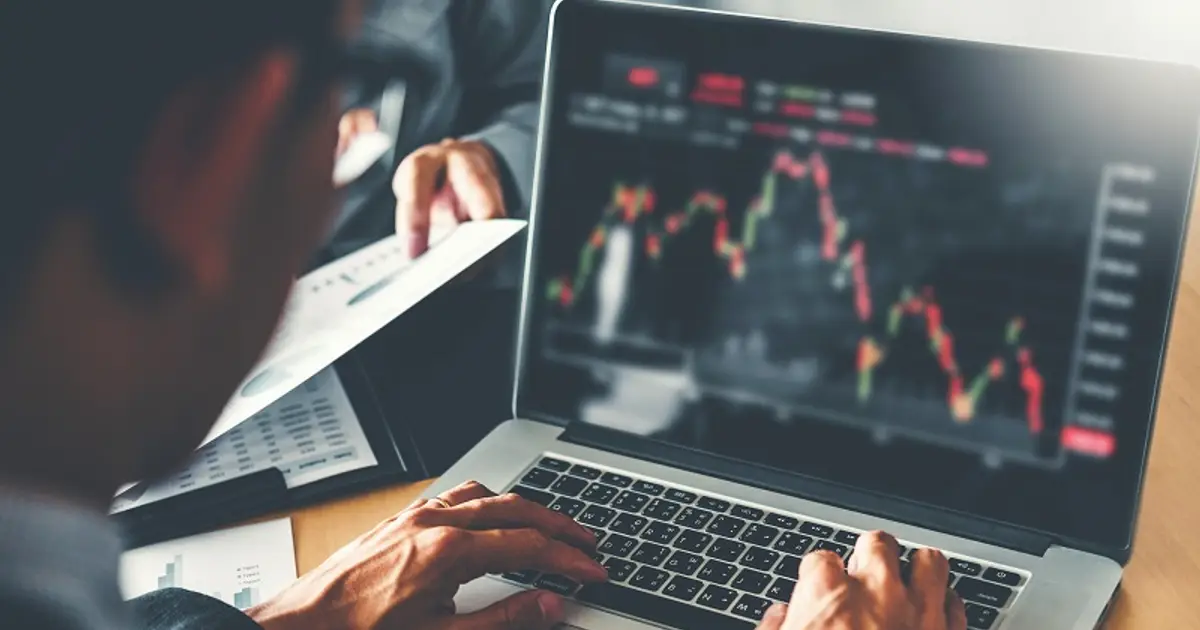 Baird Slashes Adobe ( ADB ) PT to $350 Amid AI Competition , Growth Hurdles