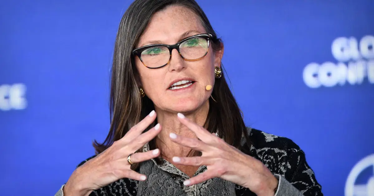 Cathie Wood buys crypto stocks aggressively as Bitcoin crashes