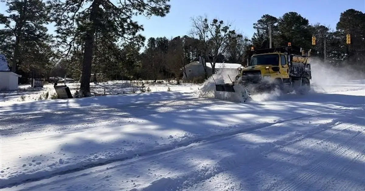 At least 2 dead in North Carolina as storm brings heavy snow to South