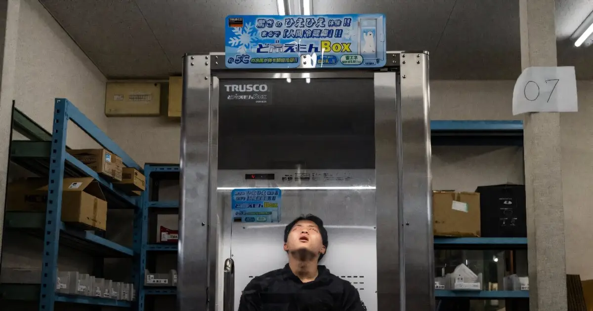 Cool Japan: Human fridge chills workers in extreme heat