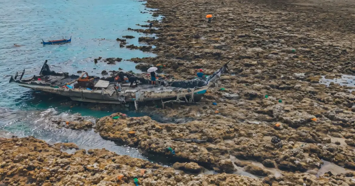 Deadly Philippines quake turns seabed into shore