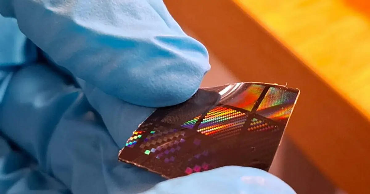 Octopus-inspired patch grips skin and reveals pulse through shifting colors