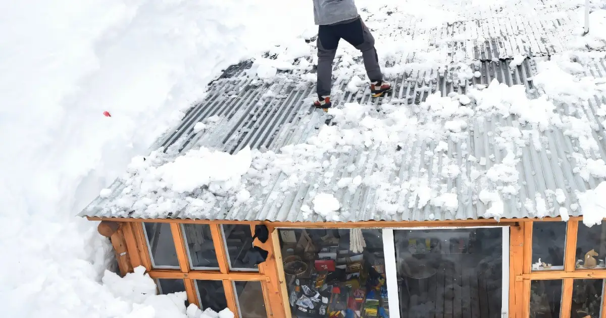 Border crossings shut as heavy snow coats Argentine Andes