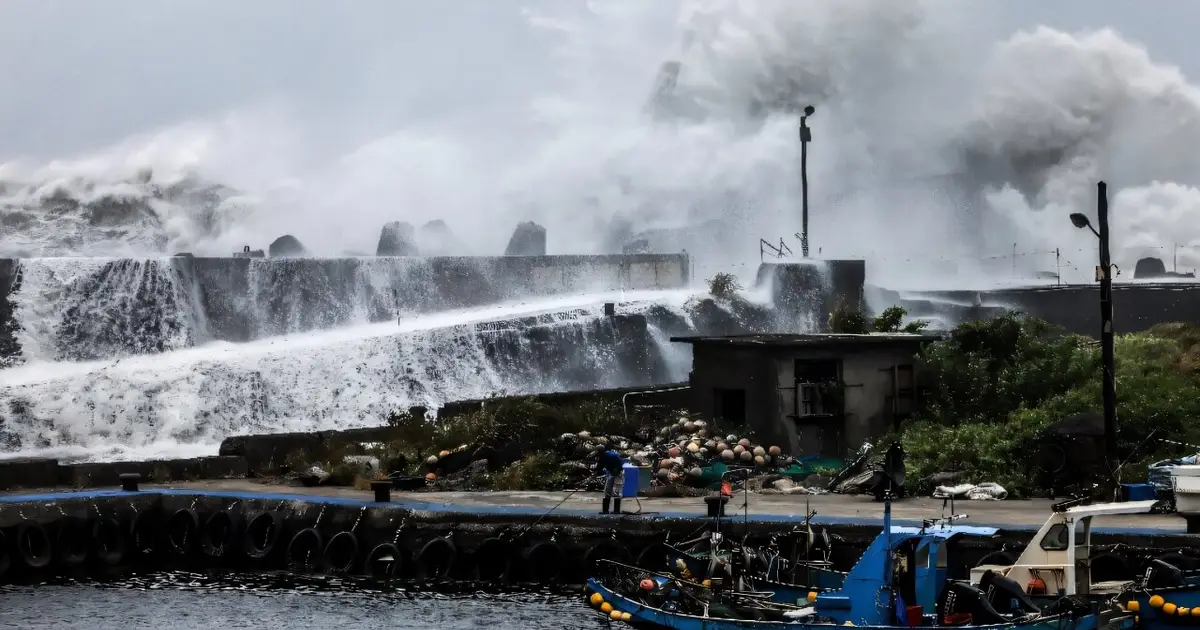 Thousands shelter in Taiwan as typhoon lashes Japan islands