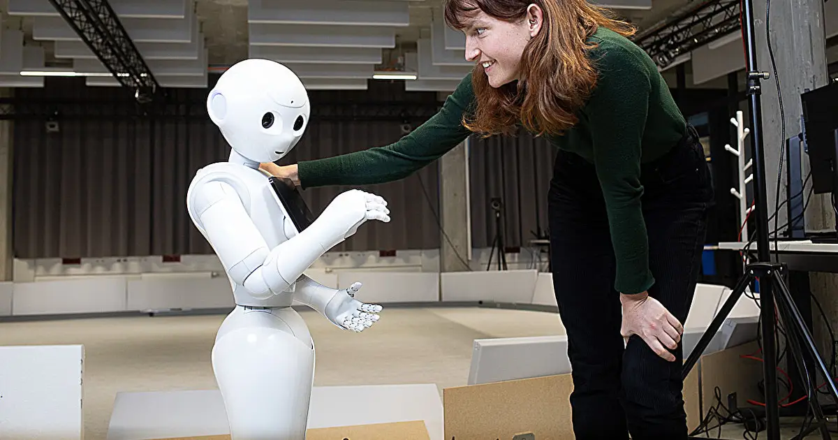 Can a robot tutor give too much help? Why timing matters