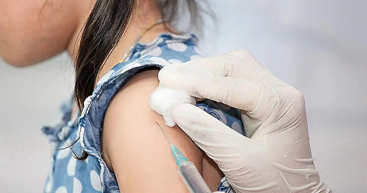 Executive order calls for fewer routine childhood vaccines, doctors push back