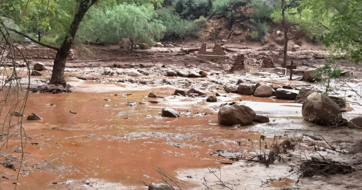 Grand Canyon flash flood leaves one dead, around 15 missing