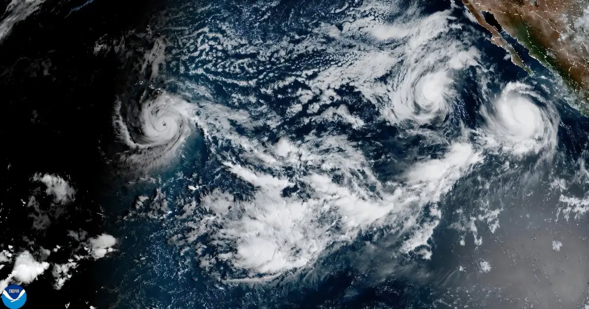 Hurricane Polo approaches Mexico, threatens severe damage