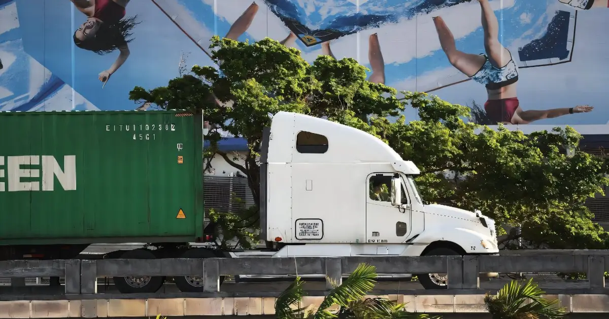 US pushes for weaker truck pollution rules