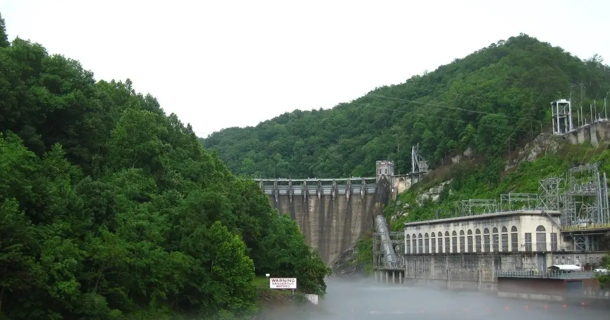 Satellite imagery captures the impact of large U.S. dams on river temperatures over the last decade