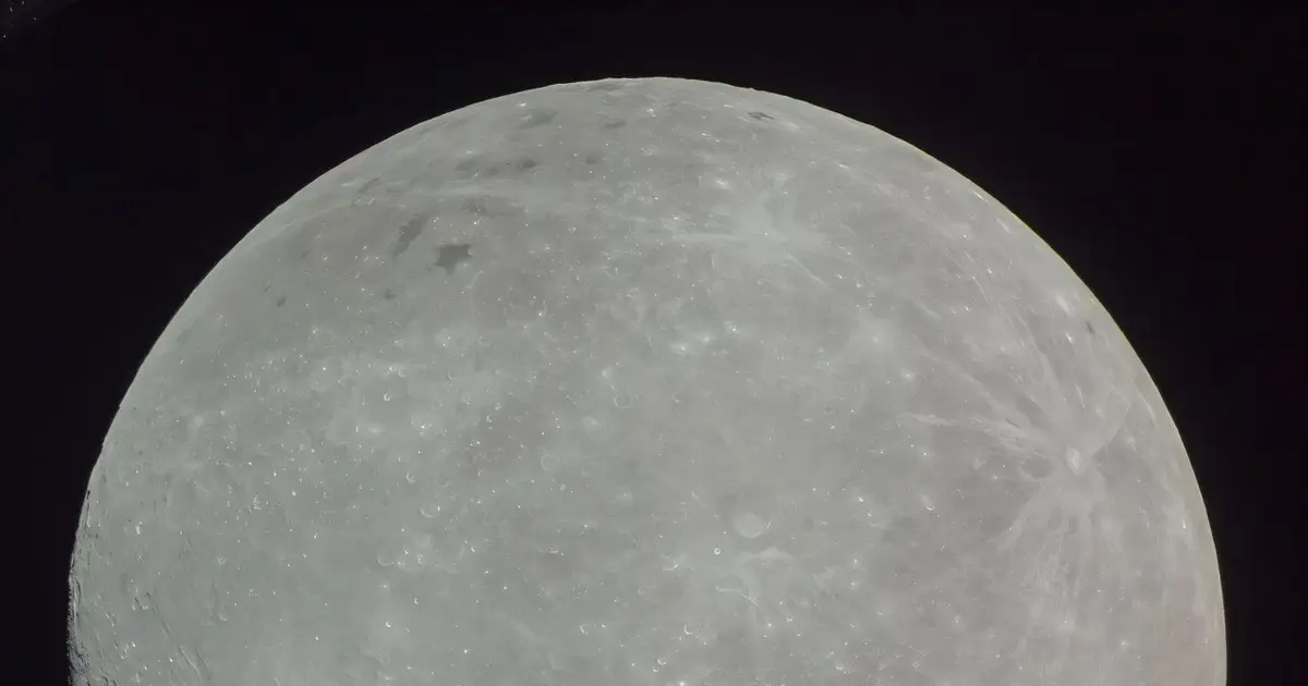 Should scientists have research 'reserves' on the moon?