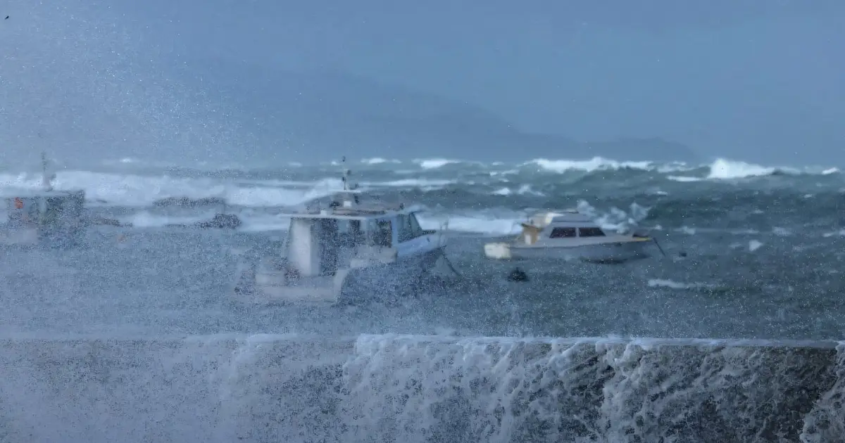 Hundreds evacuated as waves batter New Zealand capital