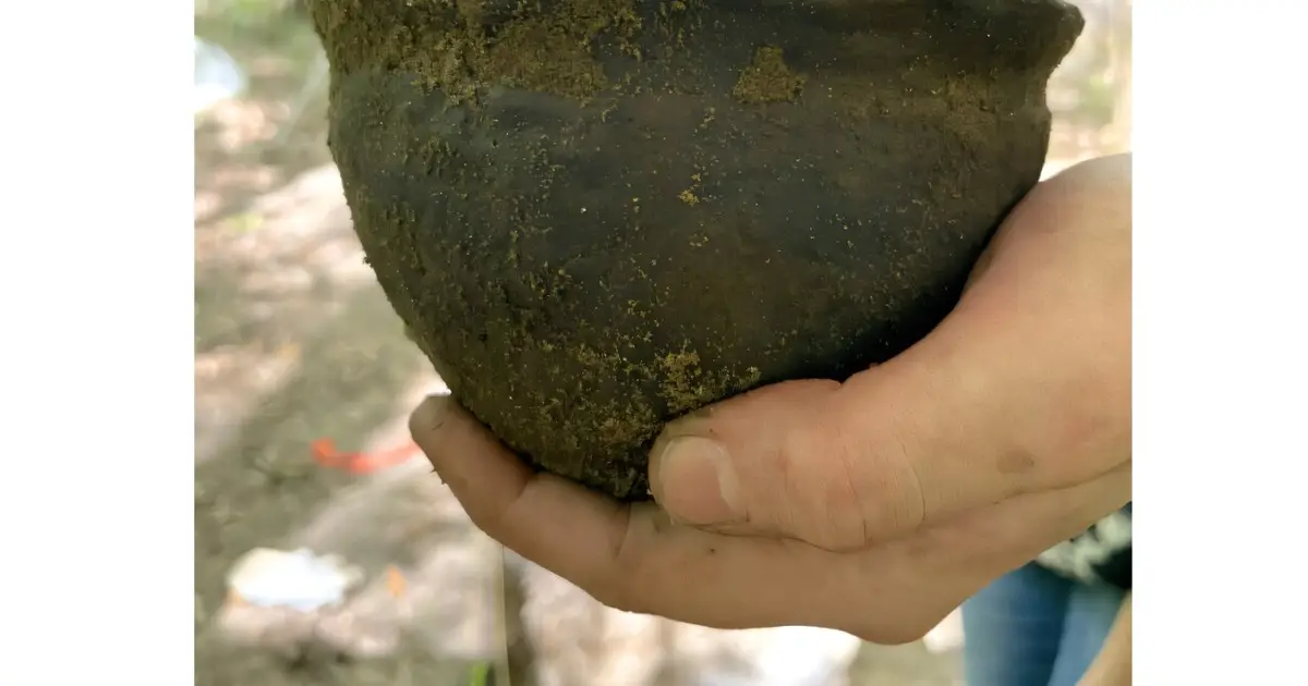 Students unearth rare, centuries-old pot at Florida Spanish mission site