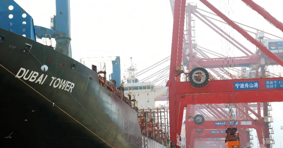 Chinese ship sets off for Europe through Arctic, halving travel time