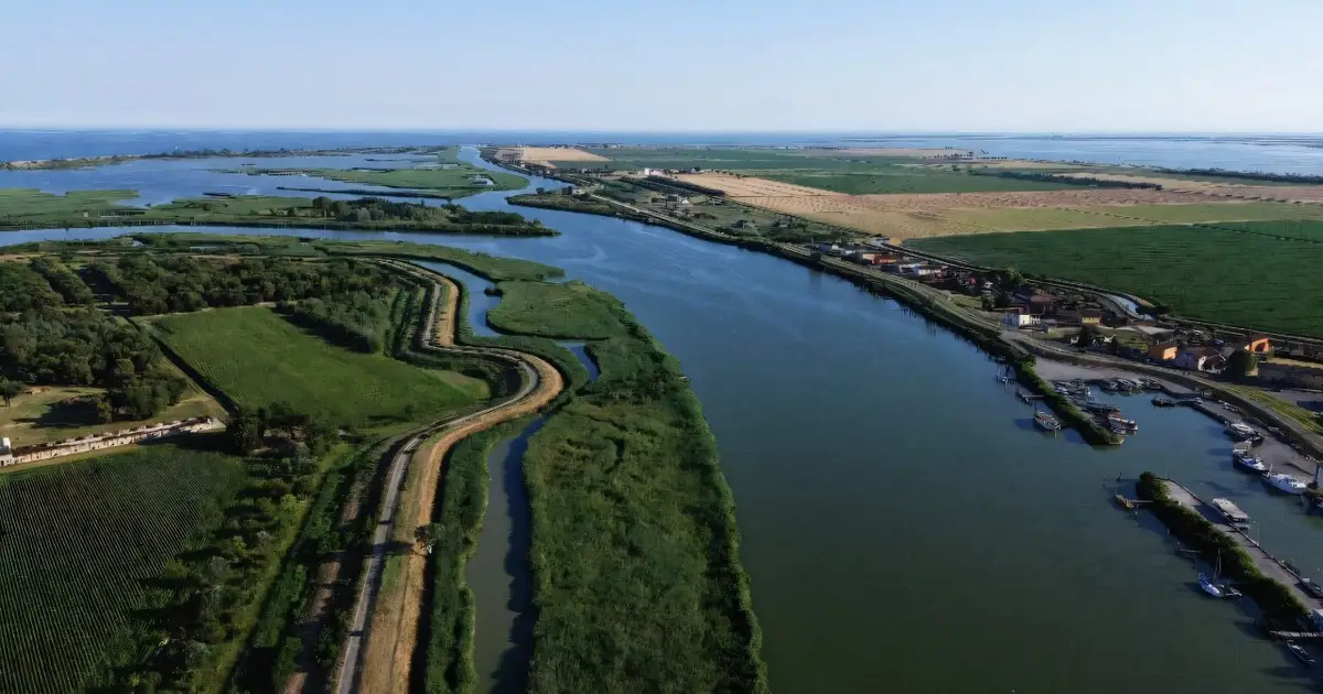 Farmers fear drought as Italy's longest river runs dry