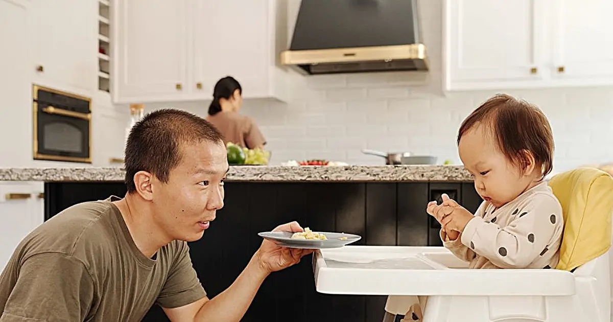 Training class increases time fathers spend with children and on housework, improving mothers' access to work