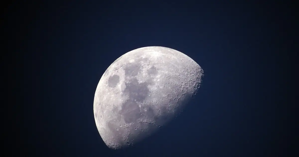No cities on the moon—there isn't enough water, scientists say