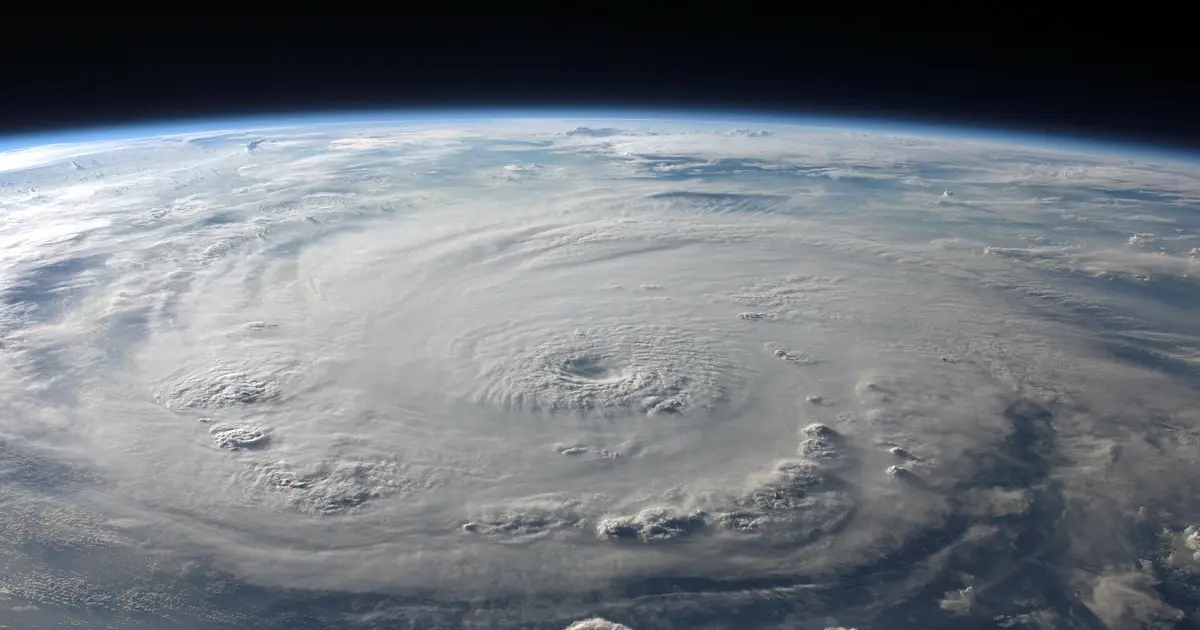 New model measures full economic value of accurate hurricane forecasts