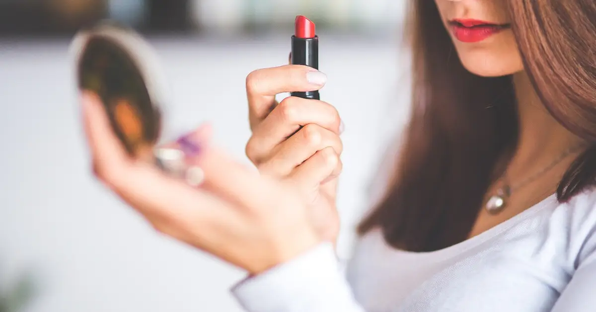Experts identify 'blind spot' in global regulation of lip cosmetics
