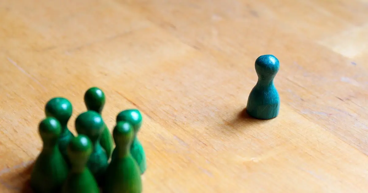 Can AI feel safer than human advice for consumers who face discrimination?