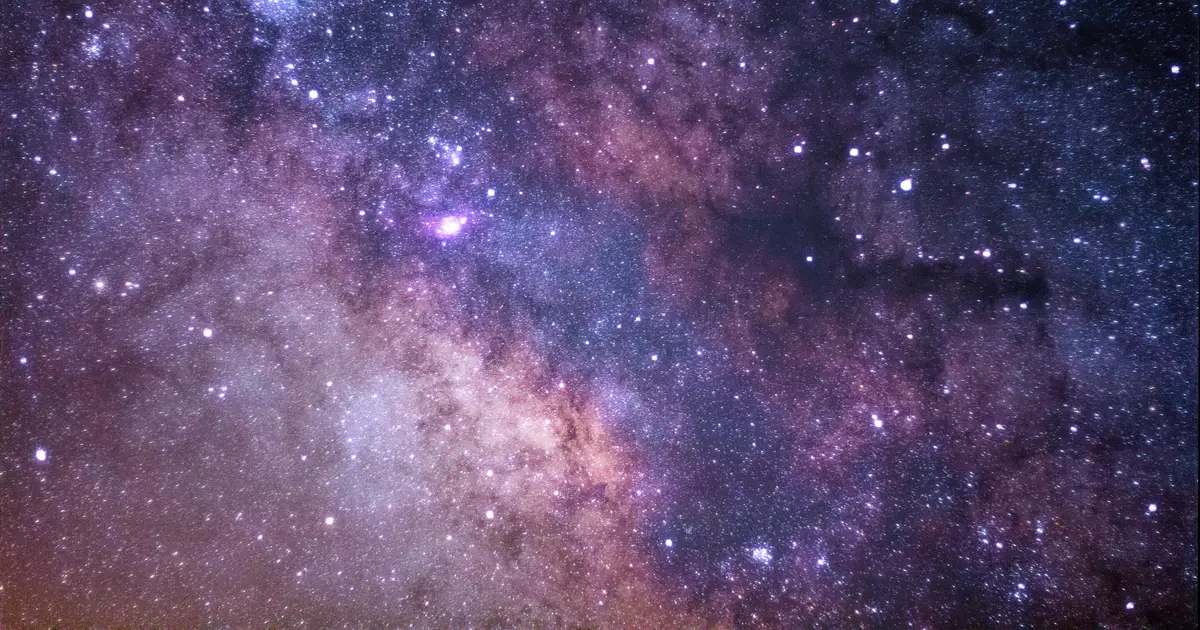 The crisis in cosmology continues: Critical problems in a recent defense of cosmic acceleration