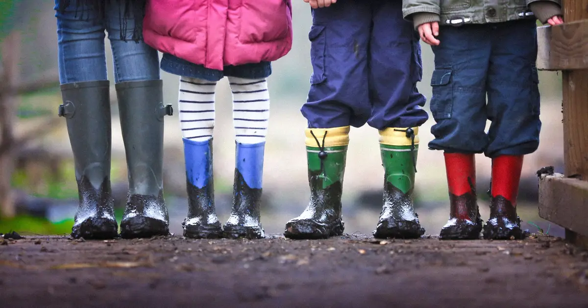 Children back group claims over evidence, but privacy reduces bias, experiments reveal