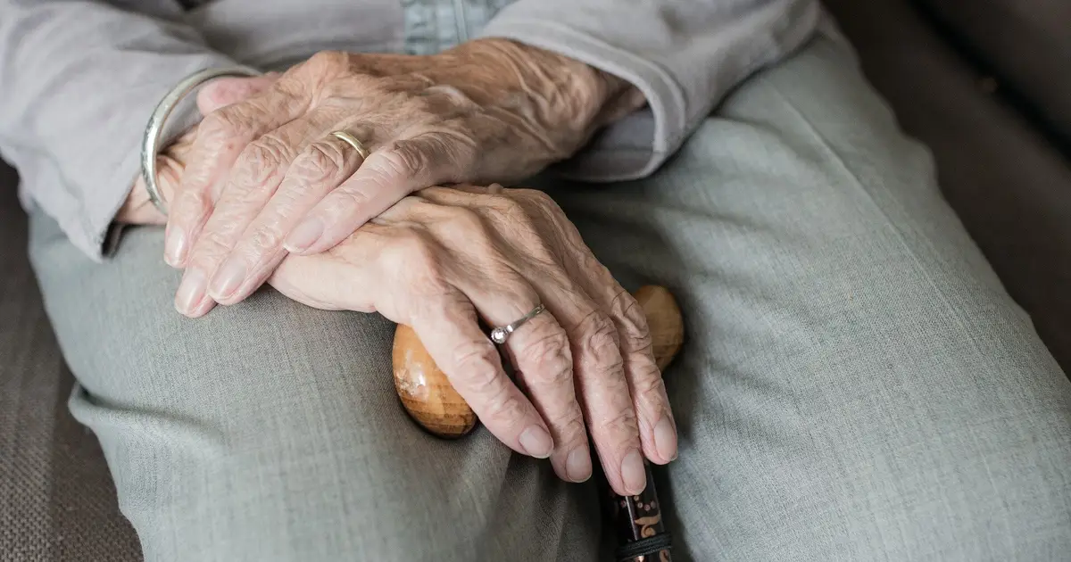 Postmenopausal white women with genetic risk regain weight two times faster