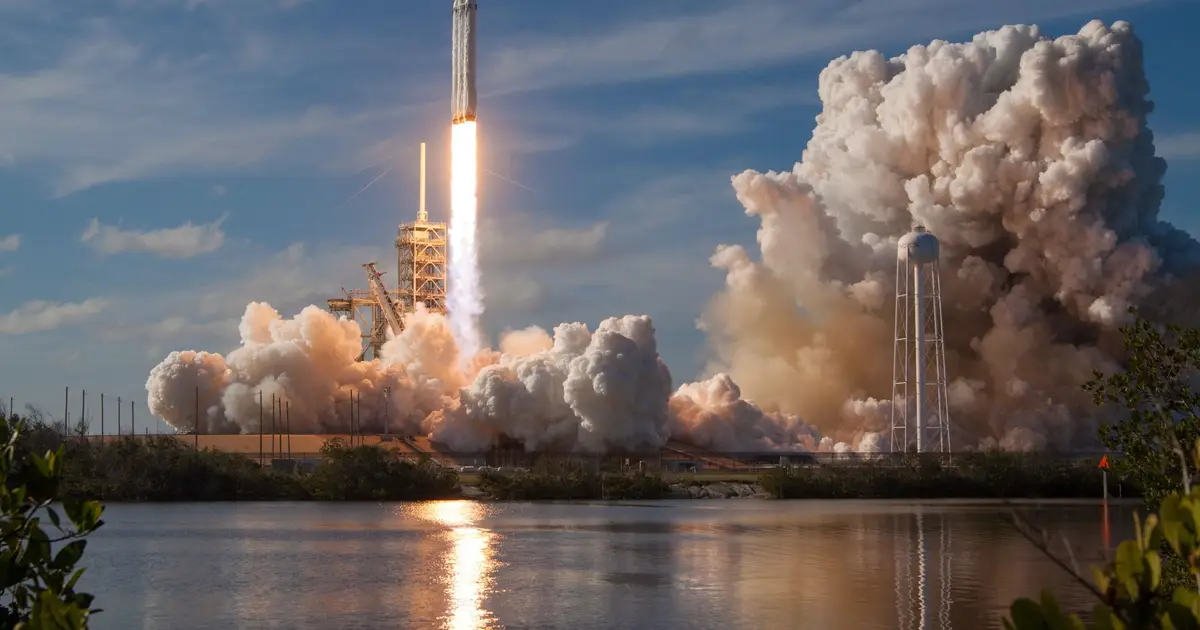 SpaceX launches Falcon 9 rocket minutes ahead of IPO