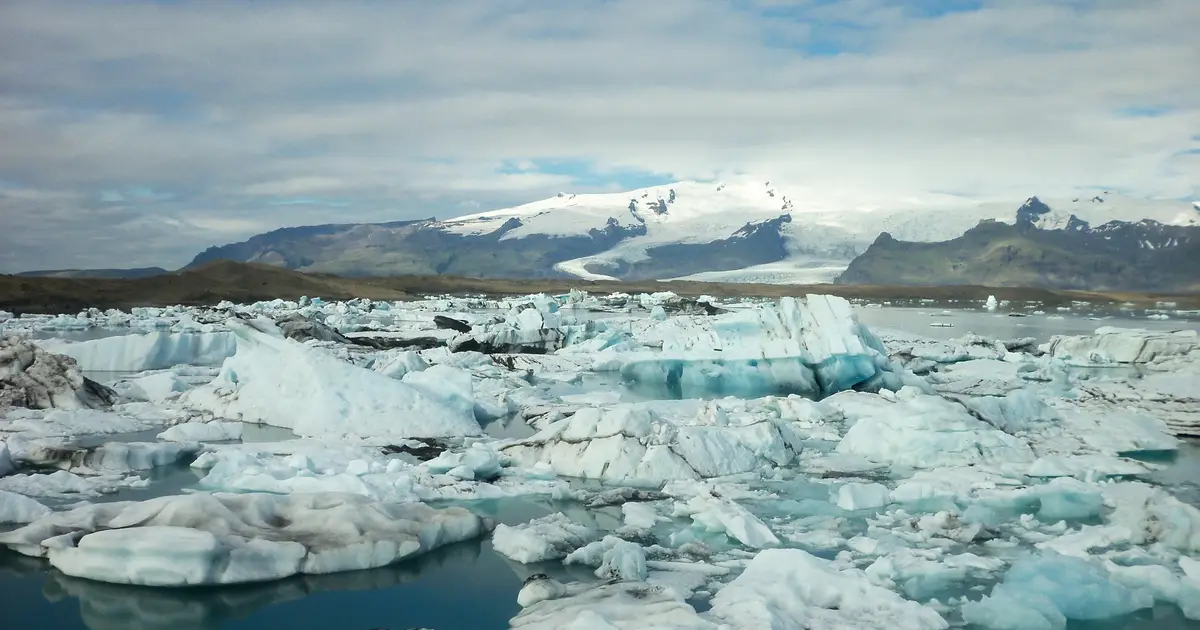 Snowball Earth's iron deposits may have formed through microbes living without sunlight